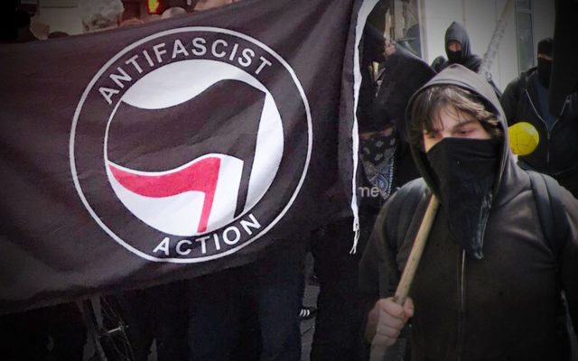 Portland Police will attempt to contain right-wing groups and Antifa rallies this Saturday.